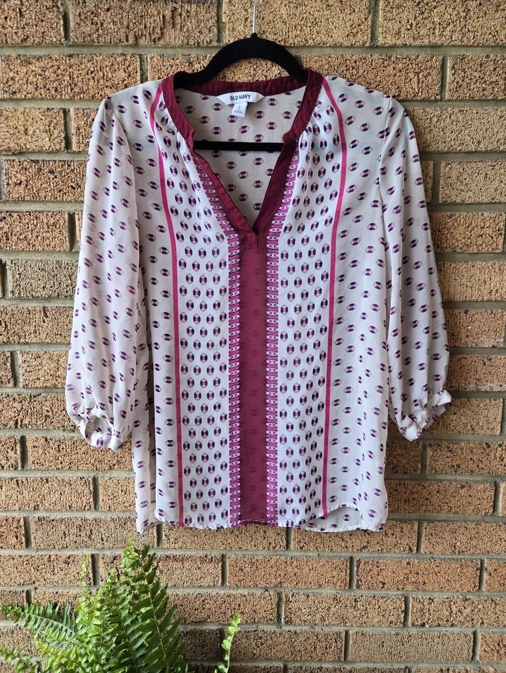 ​Old Navy Geometric Print Split V-Neck Blouse Burgundy Pink Size S